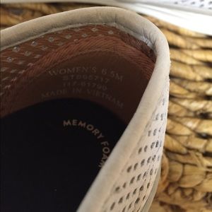 Sperry Shoes - Sperrys Size 6.5 Perforated Pale Gray Sperry Shoes - Sperrys Size 6.5 Perforated Pale Gray